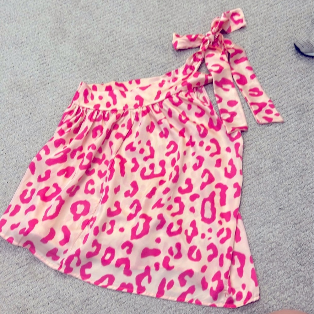 ONE SHOULDER CHEETAH SHIRT